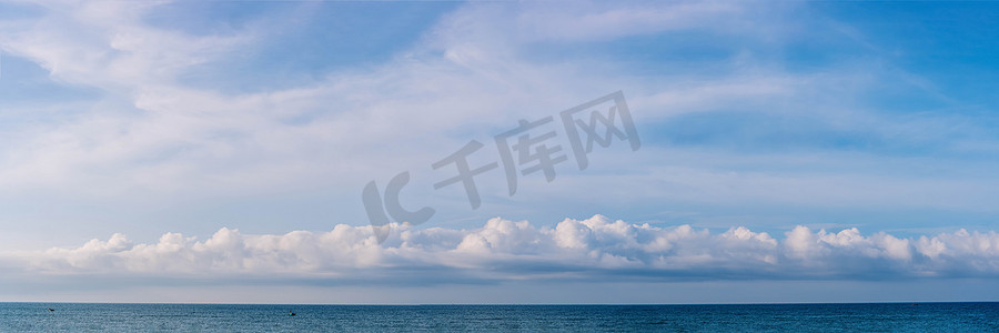 无风摄影照片_横幅全景真实照片自然云景壁纸。