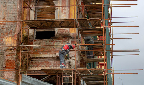 重建工作摄影照片_建筑立面改造、旧房改造、修复。