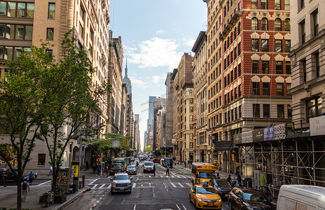 美国纽约 — 2019年5月15日：美国纽约市繁忙的宽街