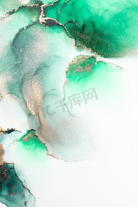 绿色水彩水墨摄影照片_大理石液体水墨艺术画在纸上的绿色金色抽象背景。