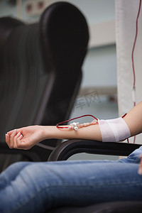 献血的妇女