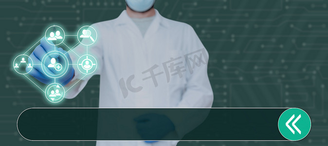 向左滑动摄影照片_戴着手套的医生指着数字生成的人类 S 向左滑动符号，显示出创新的想法。