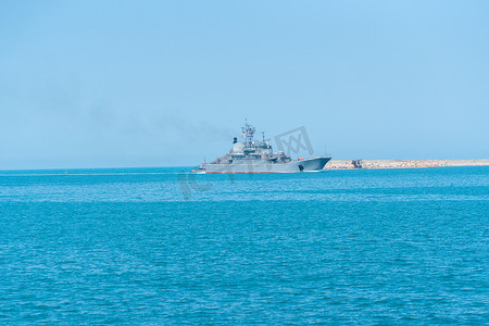 水务集团摄影照片_俄罗斯，克里米亚 — 2022年7月8日：俄罗斯集团俄罗斯军海军塞瓦斯托波尔日天空阅兵排练，从乌克兰航海舰队的船只上进行。