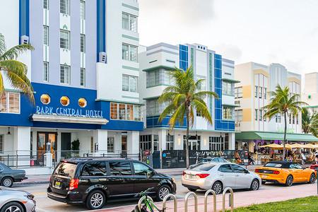 美国迈阿密 — 2019年9月10日：美国佛罗里达州迈阿密海洋大道上的酒店和餐厅