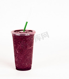 果汁紫色摄影照片_紫色石榴冰混合食品水果冰沙白色背景