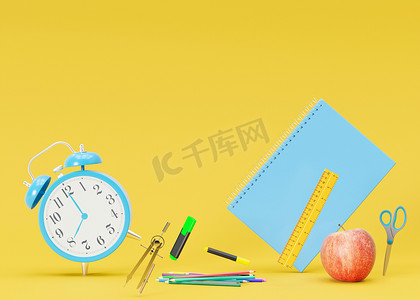 黄色背景的学校文具用品，带有文本的可用空间。