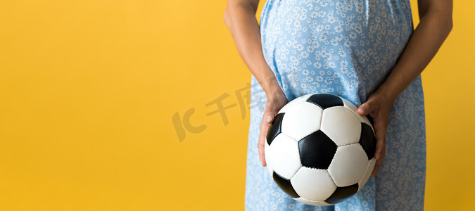 母性、女性气质、足球、运动、乳制品、炎热的夏天。