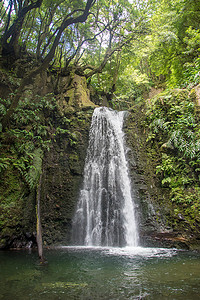 步行并探索亚速尔群岛圣米格尔岛的普雷戈萨尔托瀑布