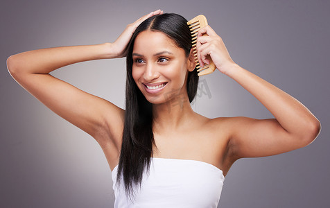 梳理头皮可以刺激头发生长。