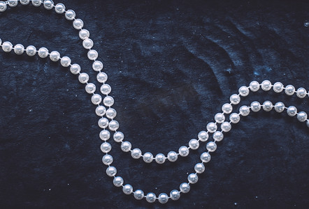珠状摄影照片_美妙的珍珠首饰