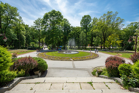 卡布奇洛摄影照片_塞尔维亚阿然德洛维克布科维卡温泉公园的公共喷泉