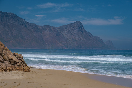 科格尔贝海滩 西开普省 南非，科格尔贝崎岖的海岸线，拥有壮观的山脉