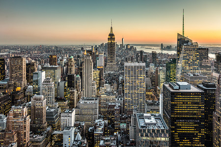 曼哈顿摄影照片_纽约市曼哈顿市中心的天际线。
