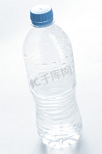 塑料瓶冷矿泉水
