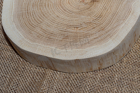 木桩年轮摄影照片_木桩，横截面，切木树干切片。