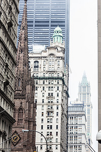 纽约市，曼哈顿下城，百老汇大街上的摩天大楼。