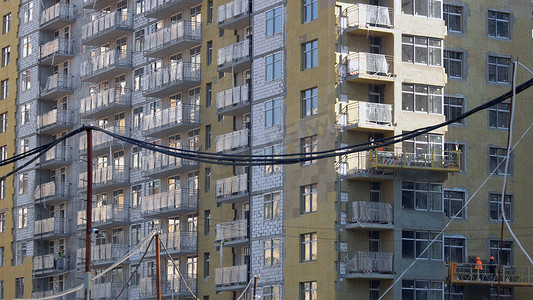 电缆和新的高层摩天大楼。