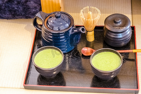日本生活绿茶 Ryokucha 传统仪式的艺术包括茶壶、茶杯、茶刷