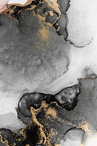 大理石液体水墨艺术画在纸上的黑金抽象背景。