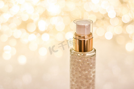 假日化妆底胶、血清乳液、乳液瓶和金色闪光、用于美容品牌广告的豪华皮肤和身体护理化妆品
