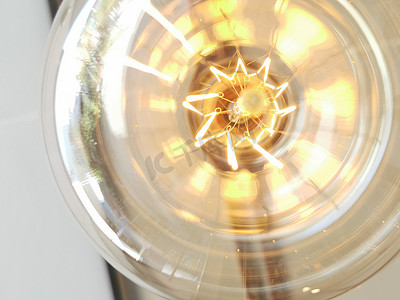 复古水晶灯内令人惊叹的螺旋电流