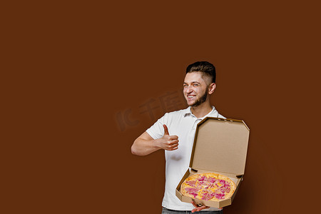 餐厅的在线披萨安全送货服务。