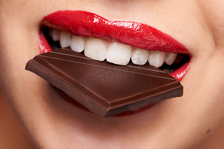 负罪感摄影照片_每个女人都需要一个无负罪感的巧克力日。