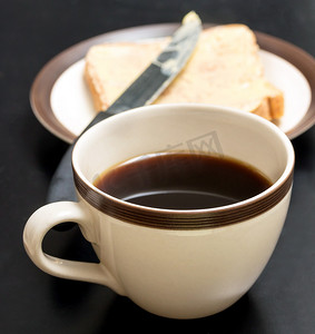 面包和咖啡代表用餐时间和饮料