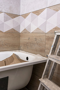 安装新浴缸并在浴室铺设瓷砖。
