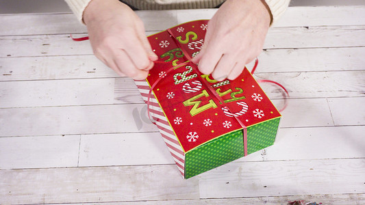 圣诞礼品包装礼物摄影照片_食品礼盒