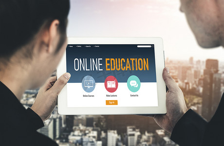带有流行软件的电子学习网站，供学生在 Internet 上学习
