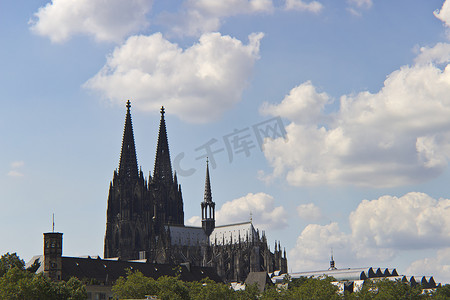 科隆大教堂摄影照片_从莱茵河看科隆大教堂