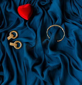 订婚戒指盒-情人节和假日背景概念