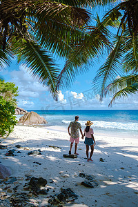 Anse Patates, La Digue Island, Seyshelles, Drone airview of La Digue Seychelles bird view, 成熟的情侣男女度假塞舌尔