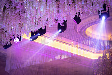 节日活动大厅 RGB W LED 摇头光束和染色舞台照明