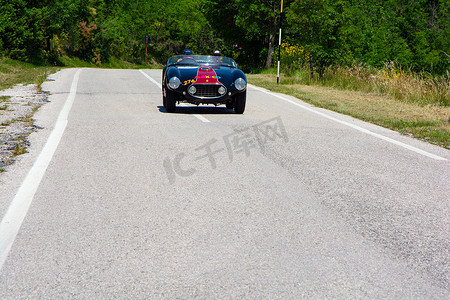 FERRARI 166 MM SPIDER VIGNALE 1953 在 2022 年拉力赛 Mille Miglia 的一辆旧赛车上，著名的意大利历史比赛（1927-1957