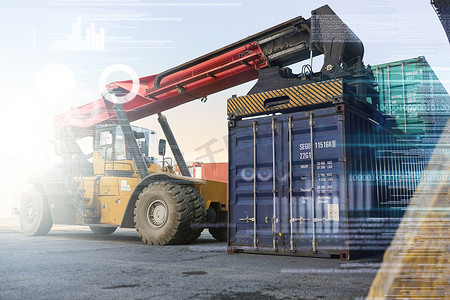 运输、供应链和物流，在堆场使用集装箱起重机进行存储、货运或货物分配和交付。