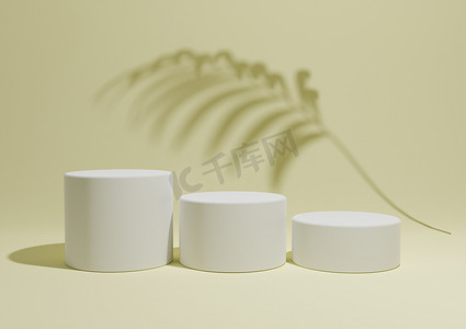 最小的产品展示组合背景,在自然产品的背景中有三个讲台或展台和棕榈