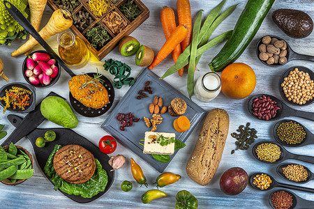 Vegan diet-Plats，本质上是以蔬菜和配料为主的饮食。