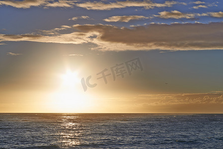 日落真实摄影照片_太平洋上空的日落-夏威夷。