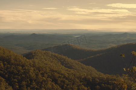 昆士兰州摄影照片_从昆士兰州布里斯班附近的光荣山看到的景色。