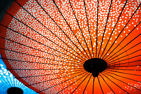 日式雨伞摄影照片_彩色日本伞的形象