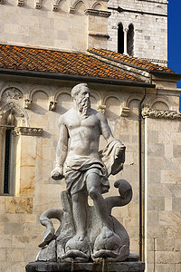 字幕条字幕摄影照片_海王星喷泉和卡拉拉大教堂十二世纪-意大利