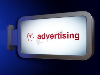 创意台灯海报摄影照片_营销理念： 广告和头与灯泡在广告牌背景