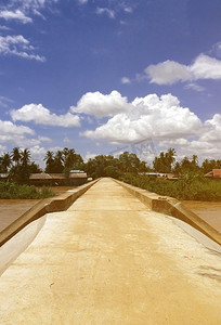 水泥桥老挝村庄，复古色调