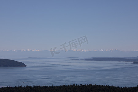 不列颠哥伦比亚省温哥华岛彭德岛诗人湾的海洋和海岸线美景