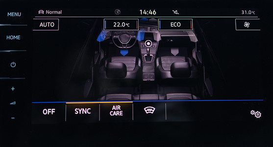 为驾驶员和乘客提供现代汽车气候控制显示屏。