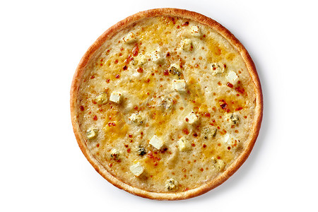 美食扁平化背景摄影照片_白色背景中薄面团披萨，配马苏里拉奶酪、帕尔马干酪、蓝纹奶酪和羊乳酪