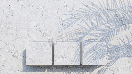 白色大理石墙上展示的白色大理石产品的 3D 渲染图像。