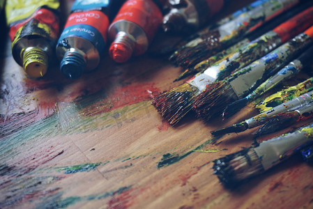 抽象多彩水彩垃圾画笔描边集。